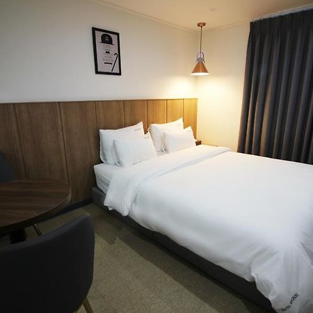 Bronze Hotel Changwon Buitenkant foto