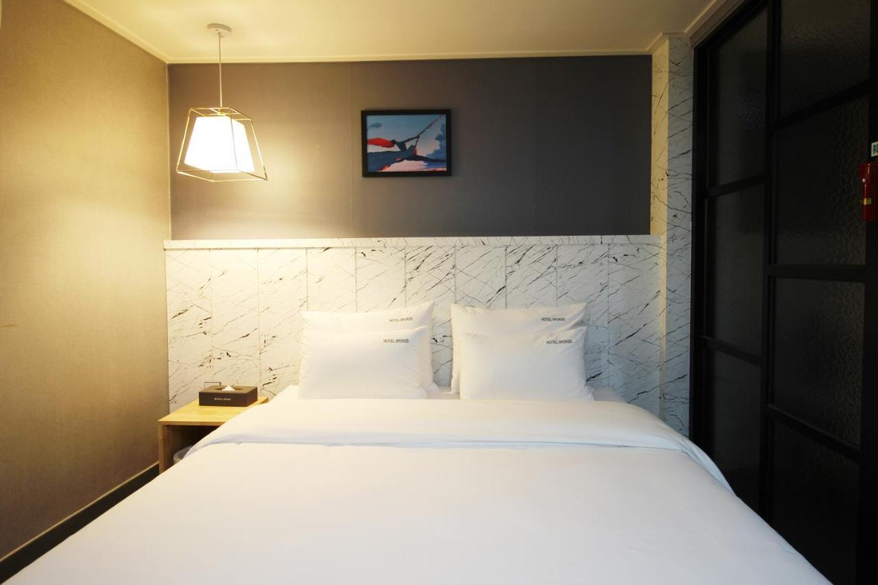 Bronze Hotel Changwon Buitenkant foto