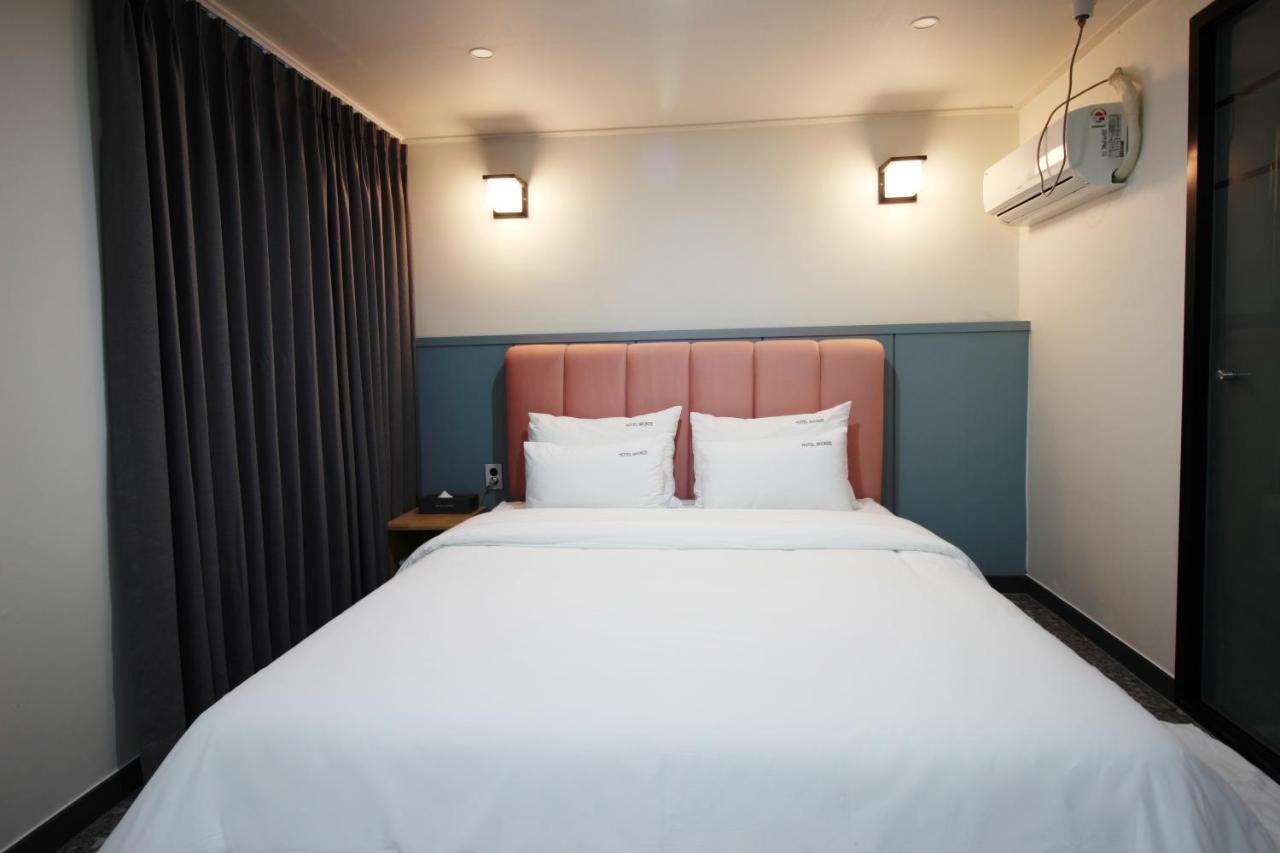 Bronze Hotel Changwon Buitenkant foto